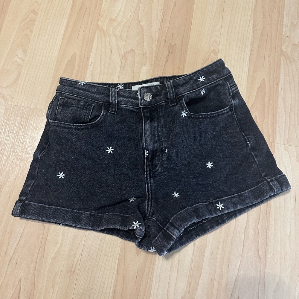 PacSun Black High Rise Mom Shorts With Daisy Embroidery - Size 25